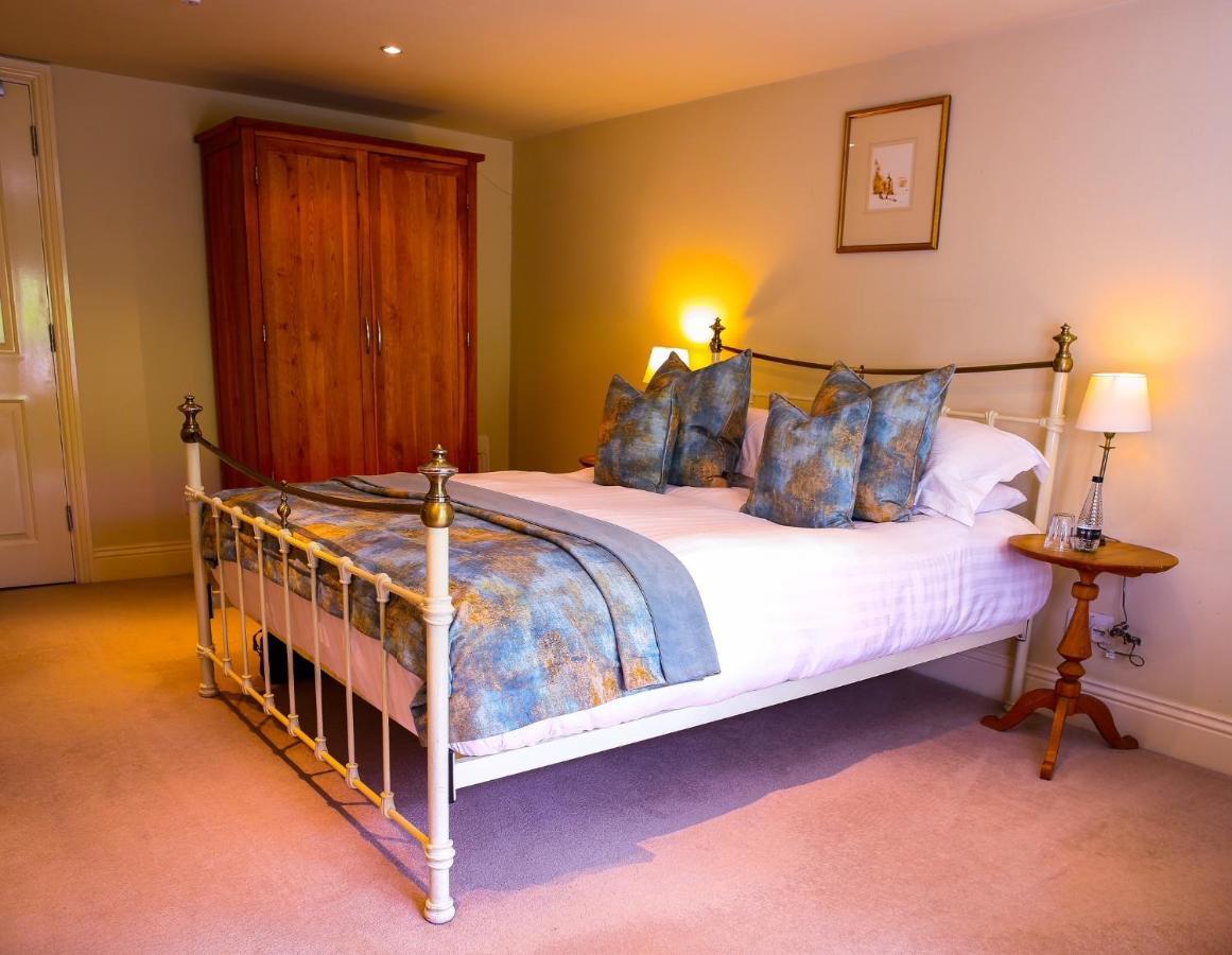 Plough Inn Lupton Extérieur photo