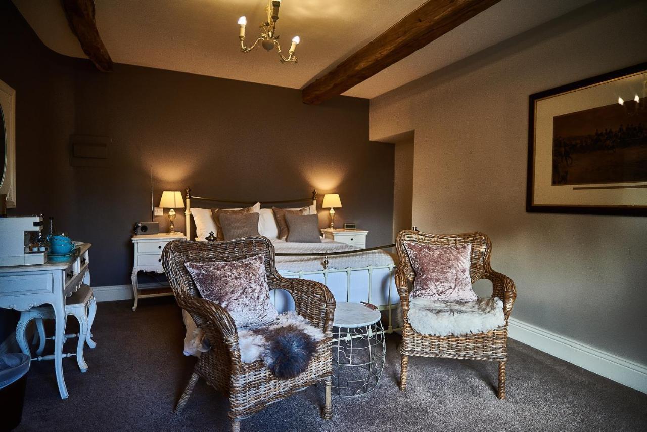 Plough Inn Lupton Extérieur photo